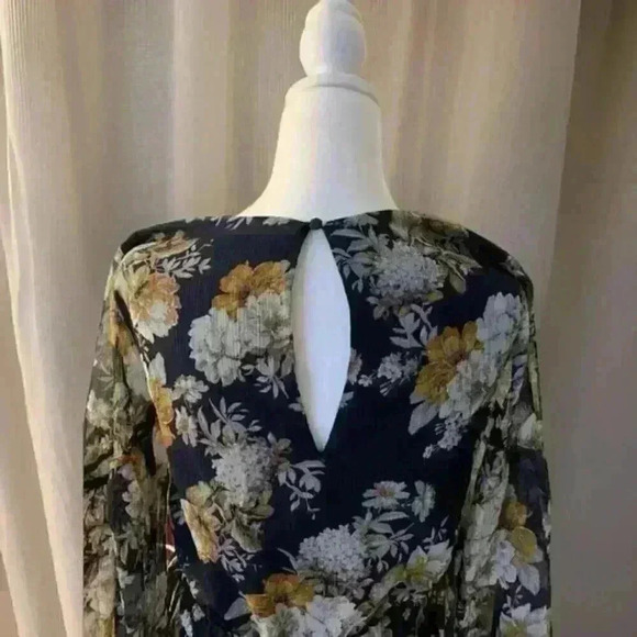 Blue Floral Romper - Picture 2 of 3